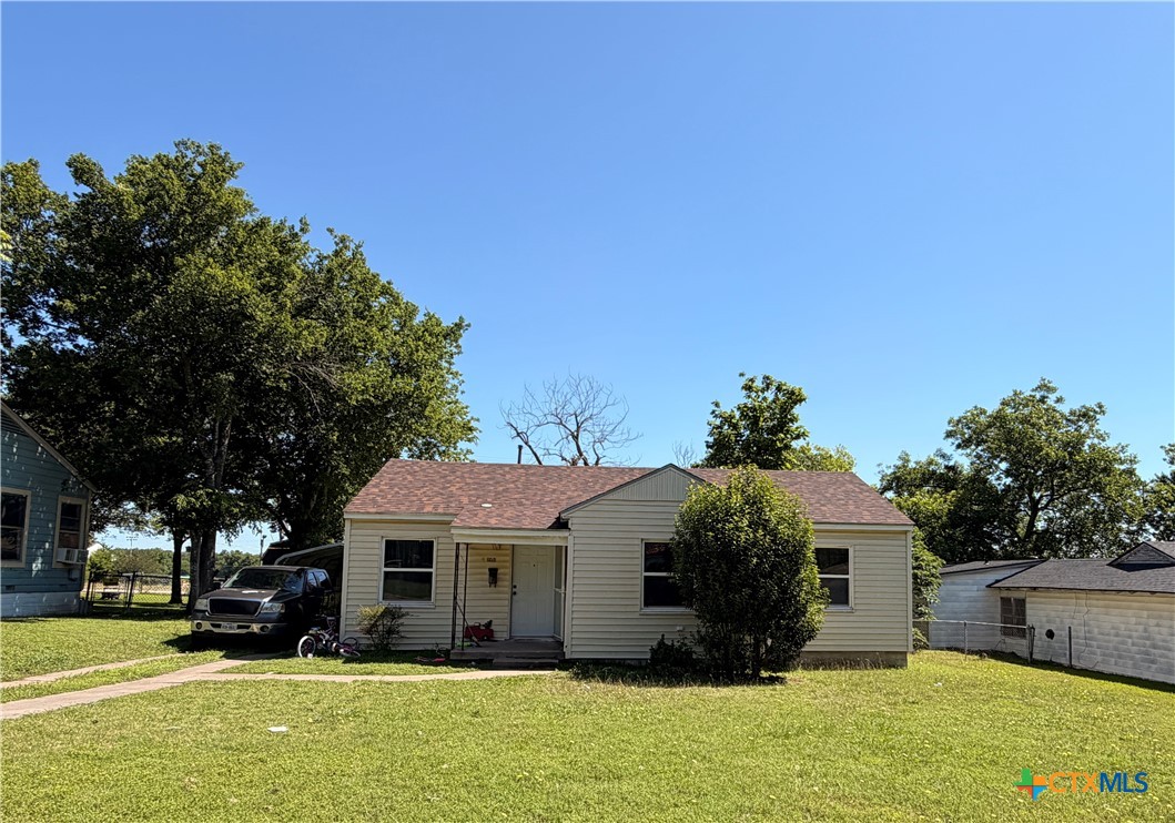 1504 E Avenue B — photo