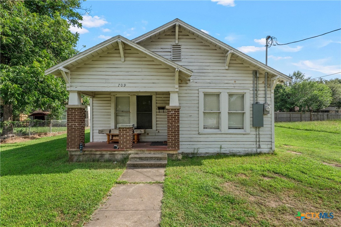 709 E 18th Street, Cameron, TX 76520 — photo 2