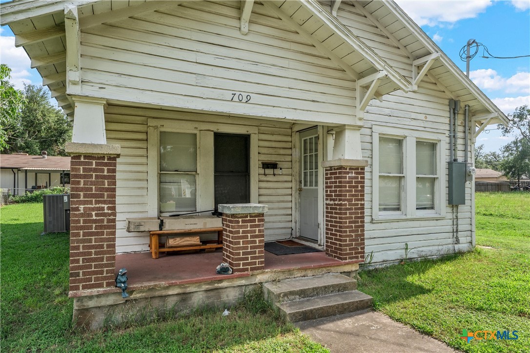 709 E 18th Street, Cameron, TX 76520 — photo 3