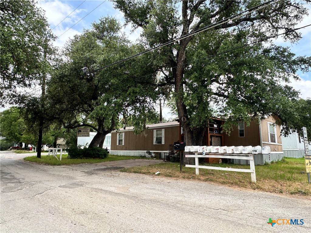 1712 Hofheinz Street — photo
