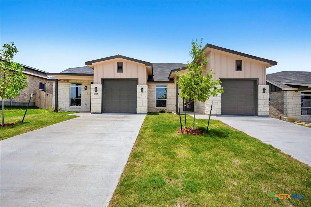 1305 Lone Pine Way — photo