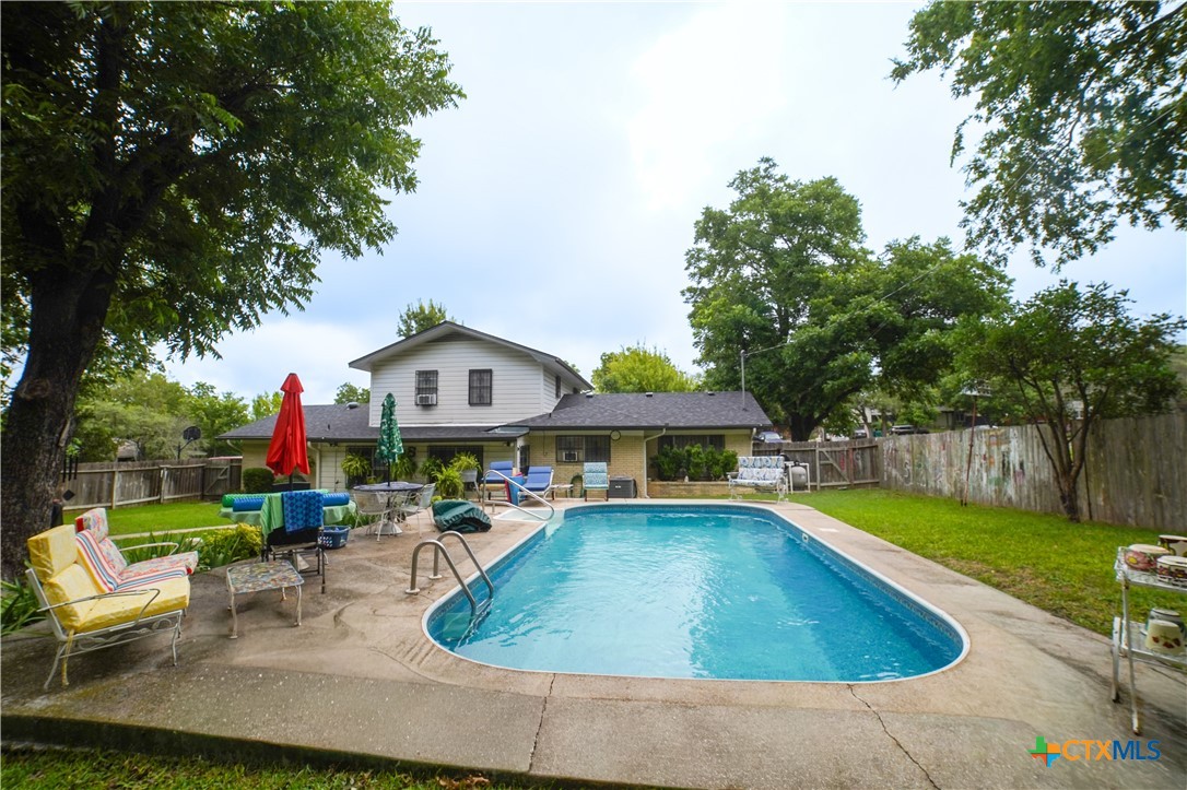212 Highland Oaks Drive — photo