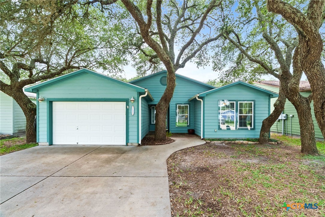 105 Pecan Harbor Street — photo