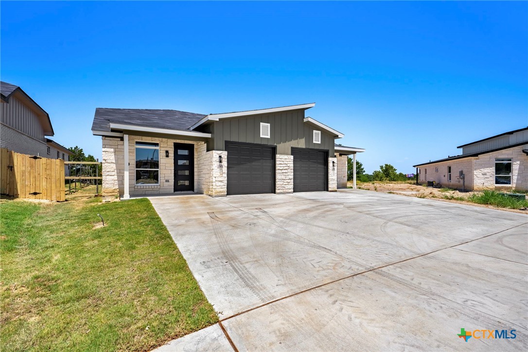 1301 Lone Pine Way — photo