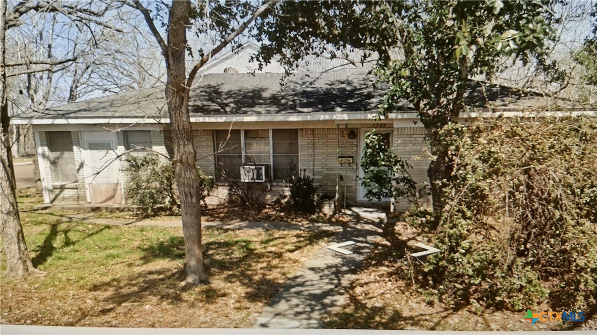 1702 Woodlawn Street — photo