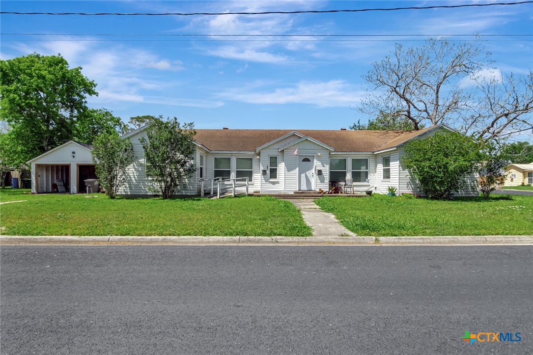1005 Macarthur Street — photo