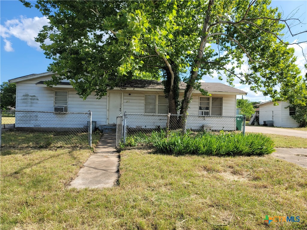 202 W Bobwhite Lane — photo