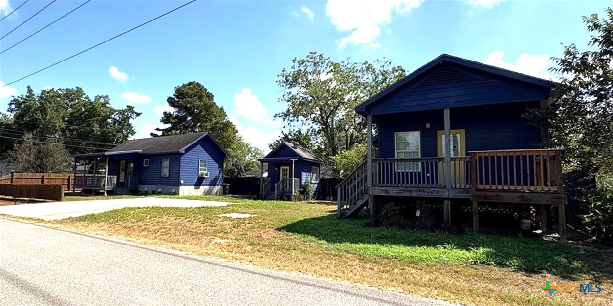 1017 W Nueces Street — photo