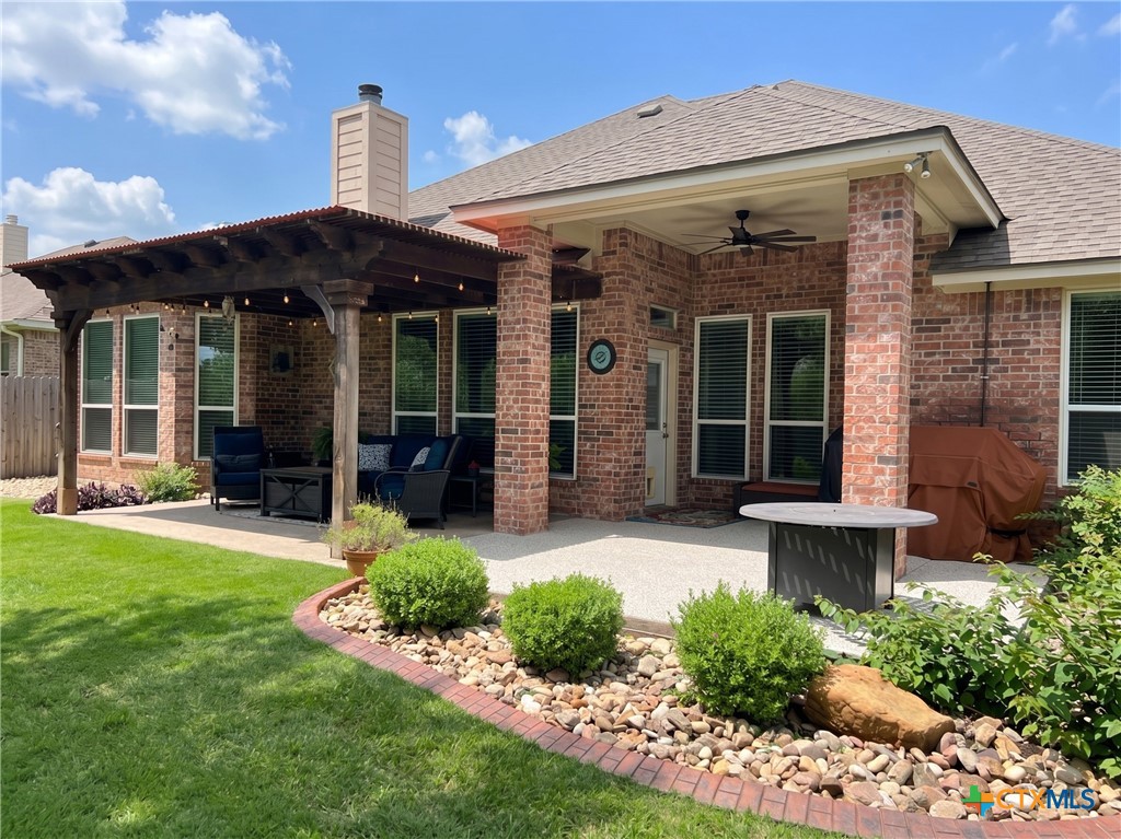 2215 Fox Glen Lane — photo