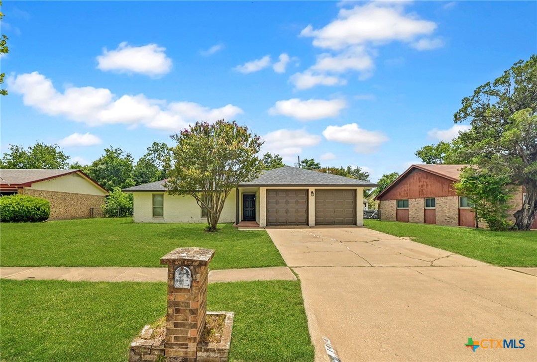 1404 Farhills Drive — photo