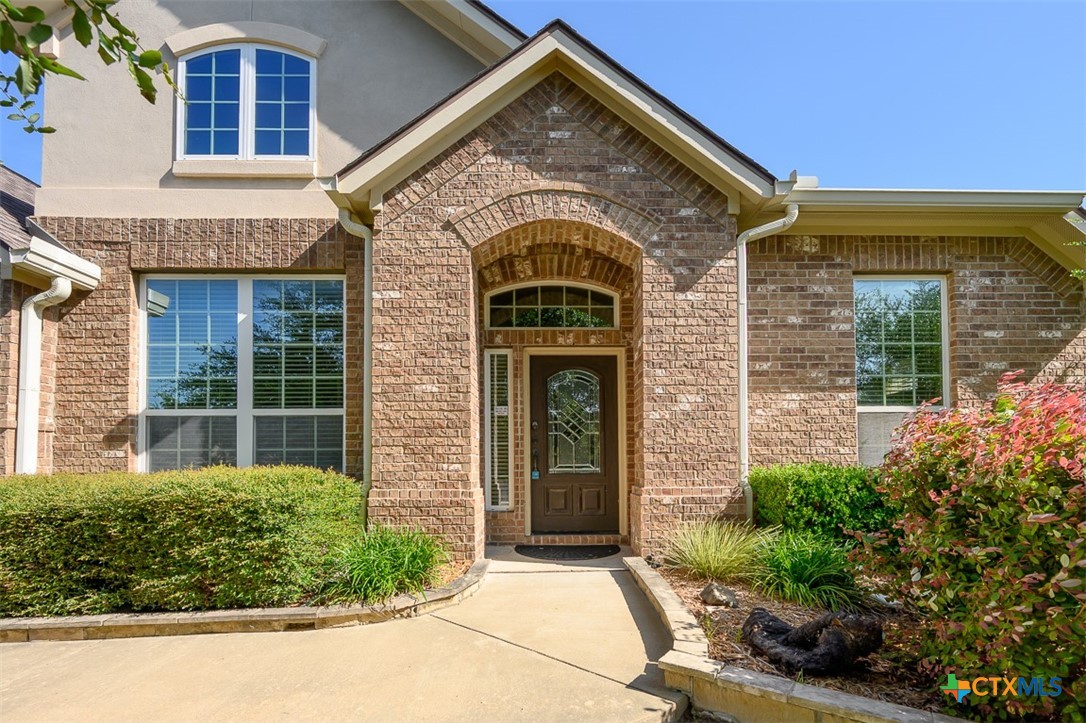 811 Cathedral Court — photo