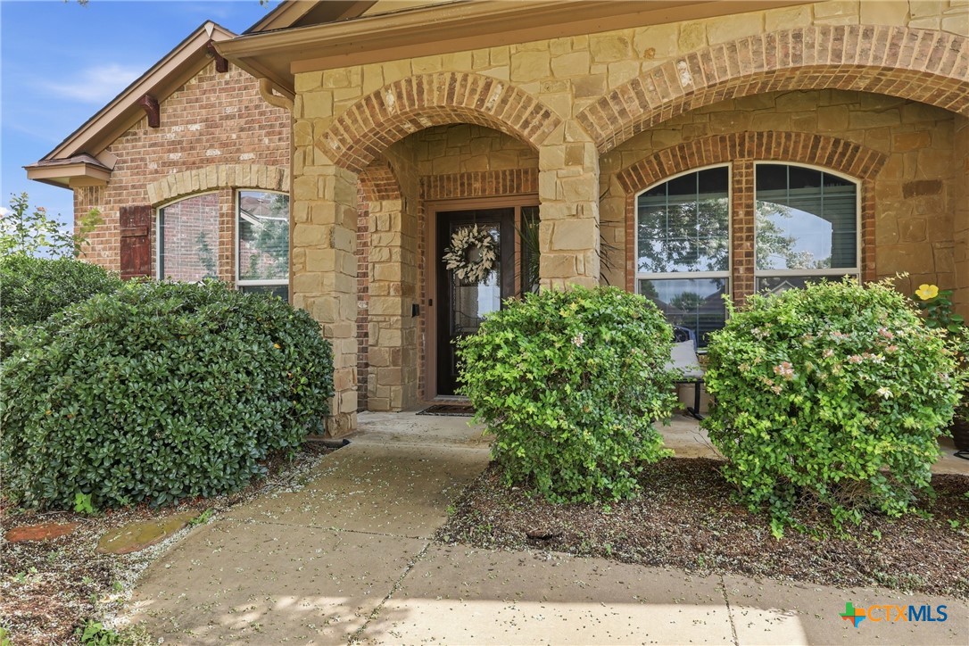 106 Sky Court — photo