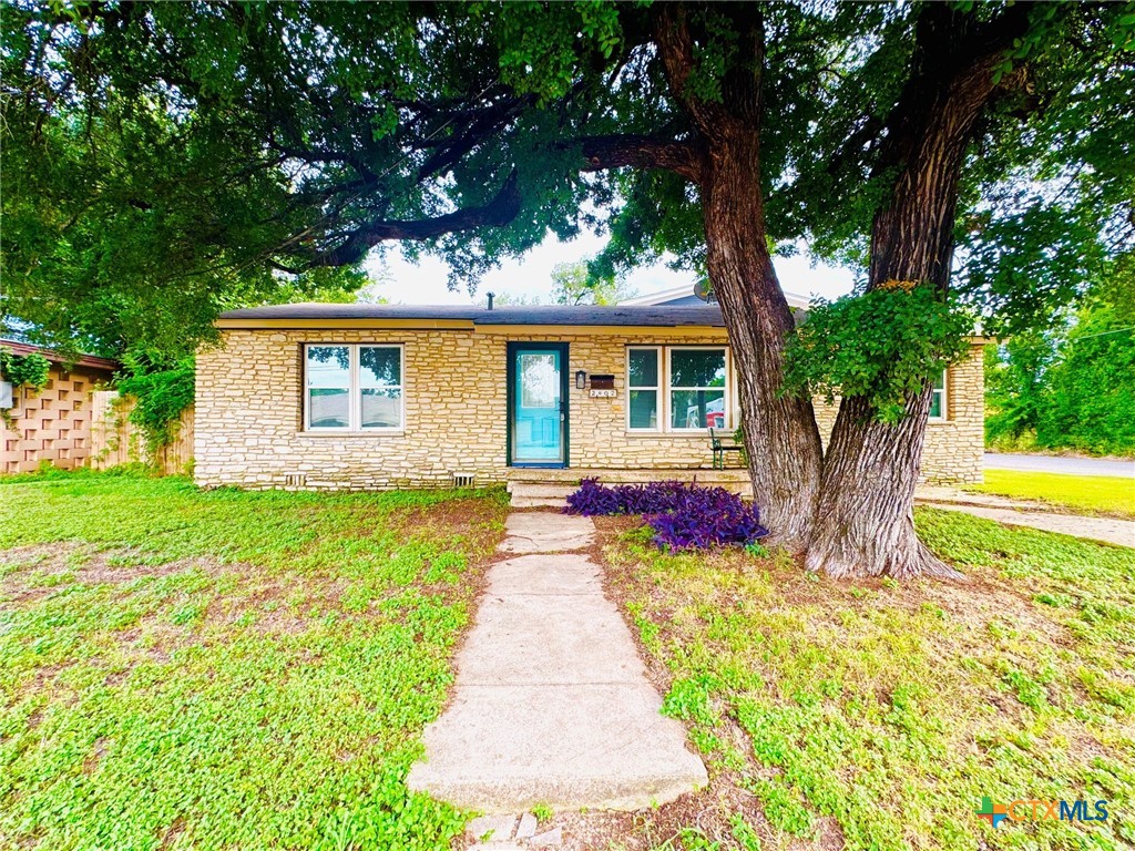 2402 Oak Drive — photo