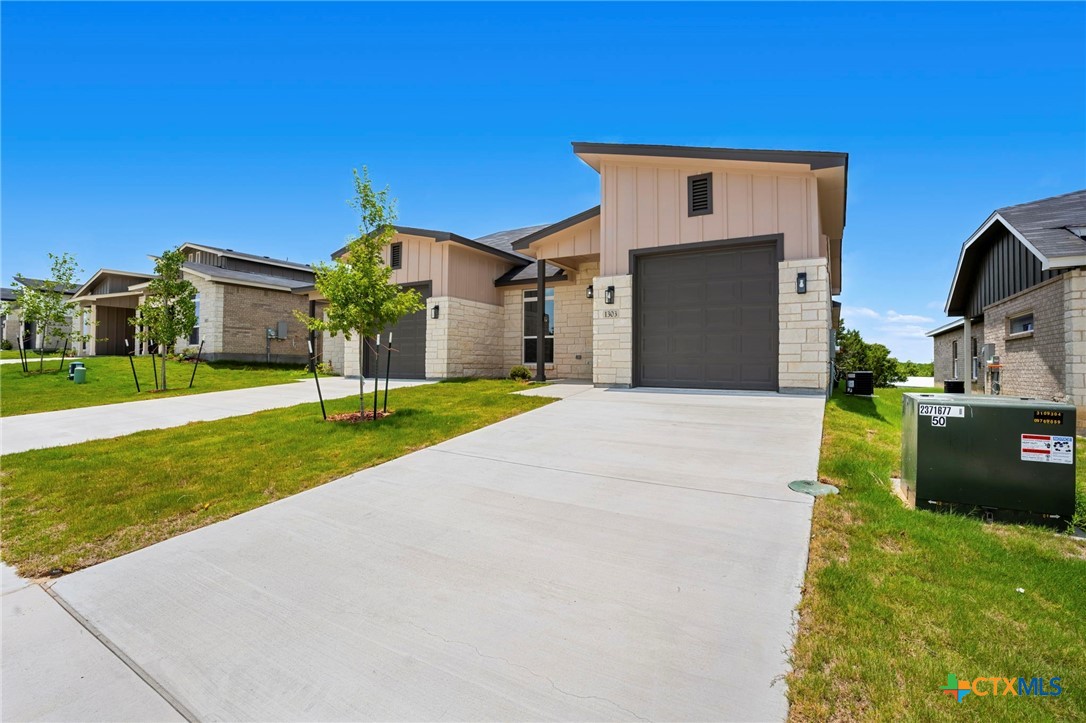 1303 Lone Pine Way — photo