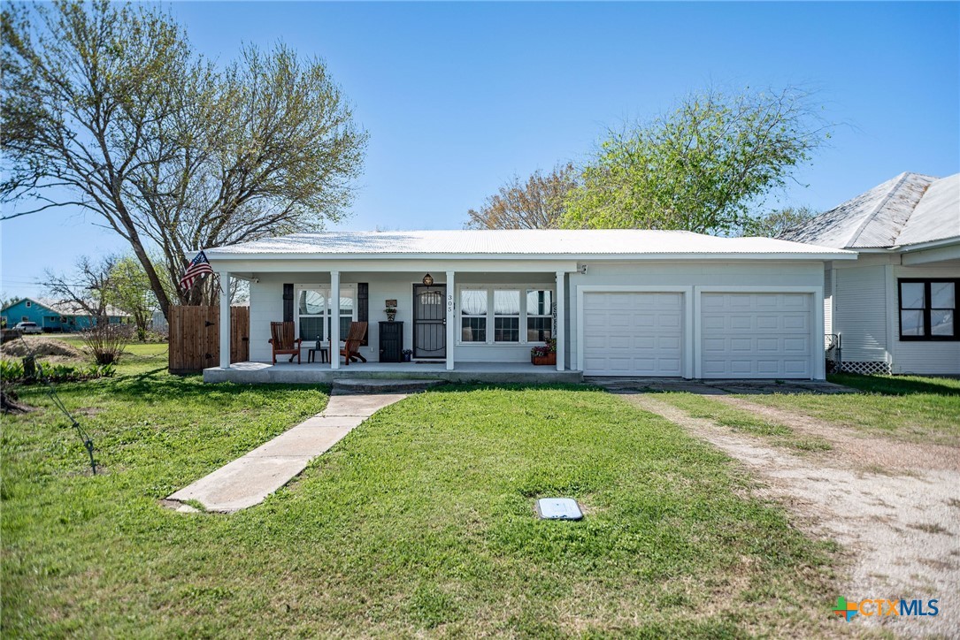 305 W Dallas Avenue — photo