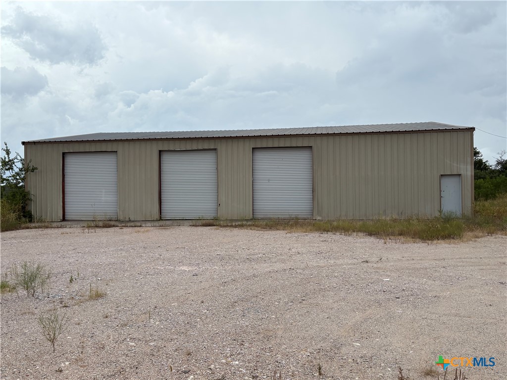 3550 N US Highway 281 — photo