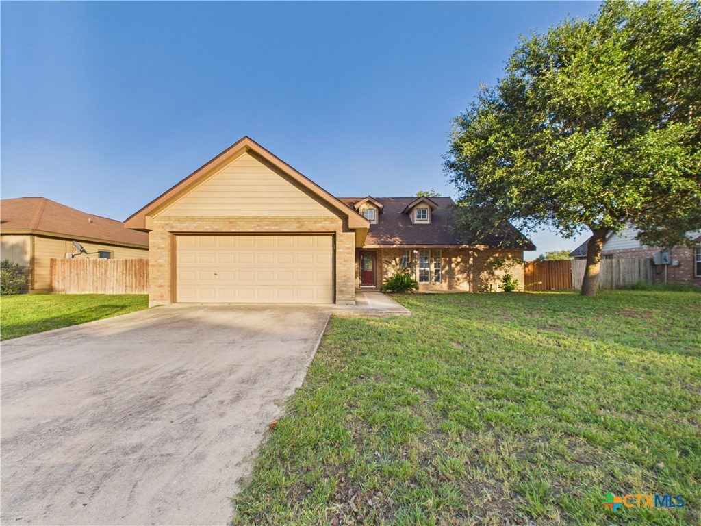 1125 Iris Crescent — photo
