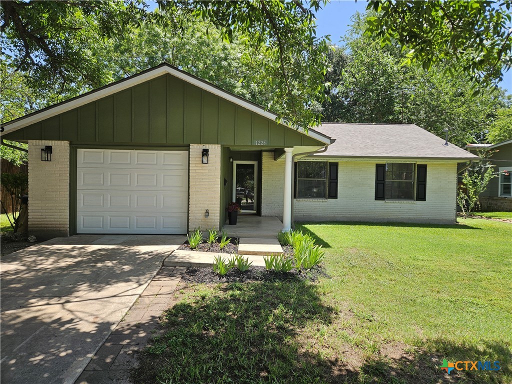 1225 W Coll Street — photo