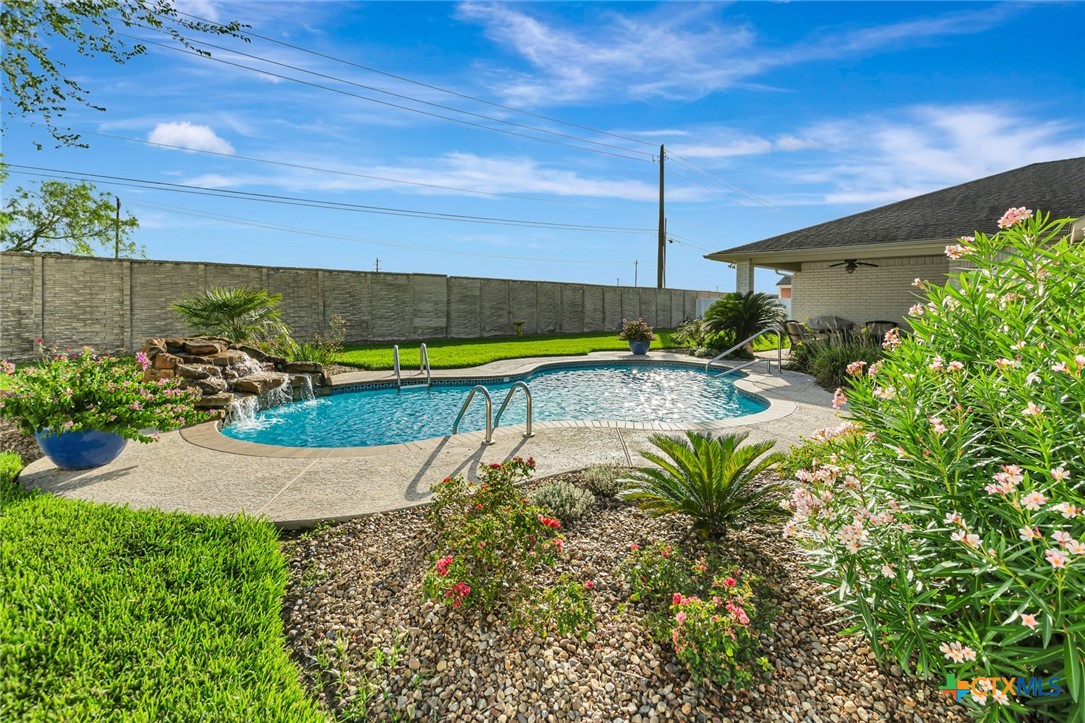 109 Ridge View, Victoria, TX 77904 — photo 2