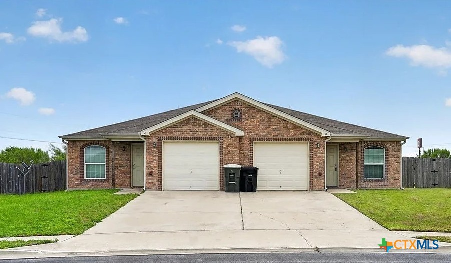 3711 John Chisholm Loop — photo