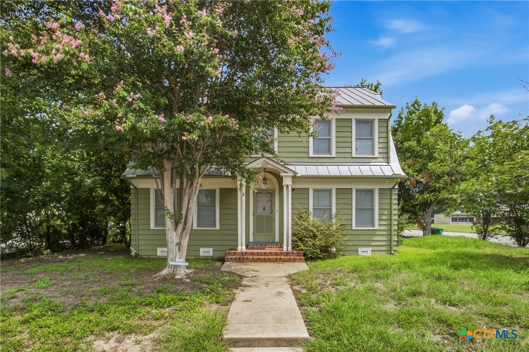 108 E College Street — photo