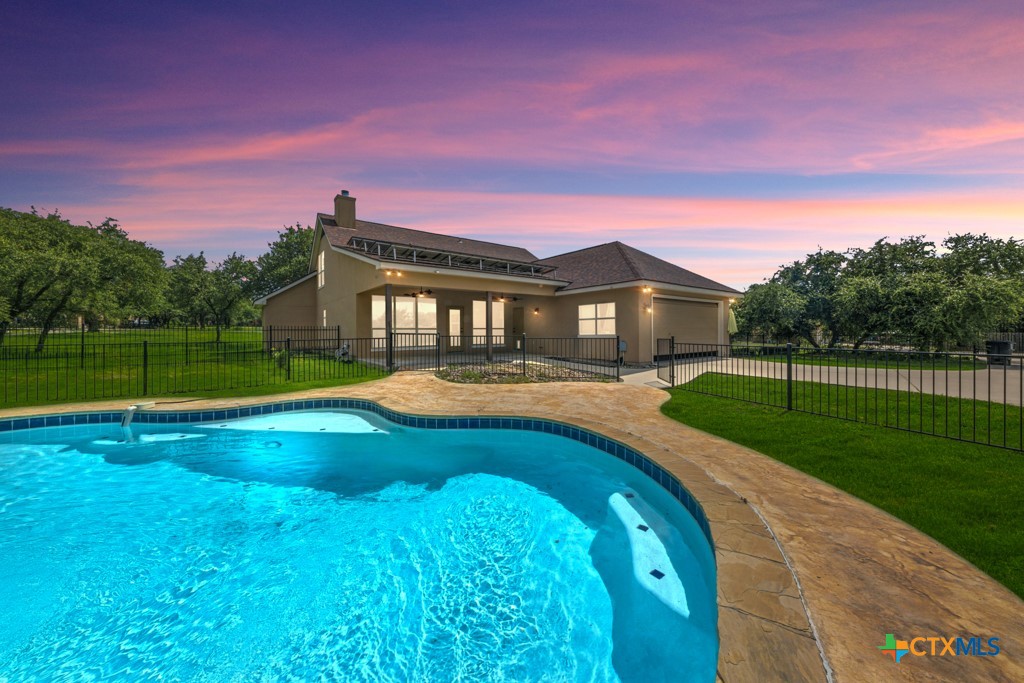 200 Texas Country Drive — photo
