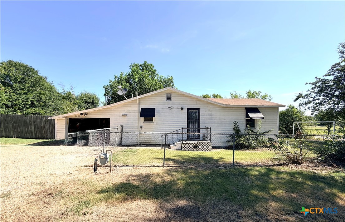2200 W Gillis Avenue — photo