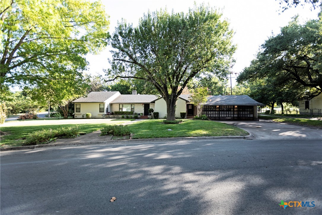 319 King Circle — photo