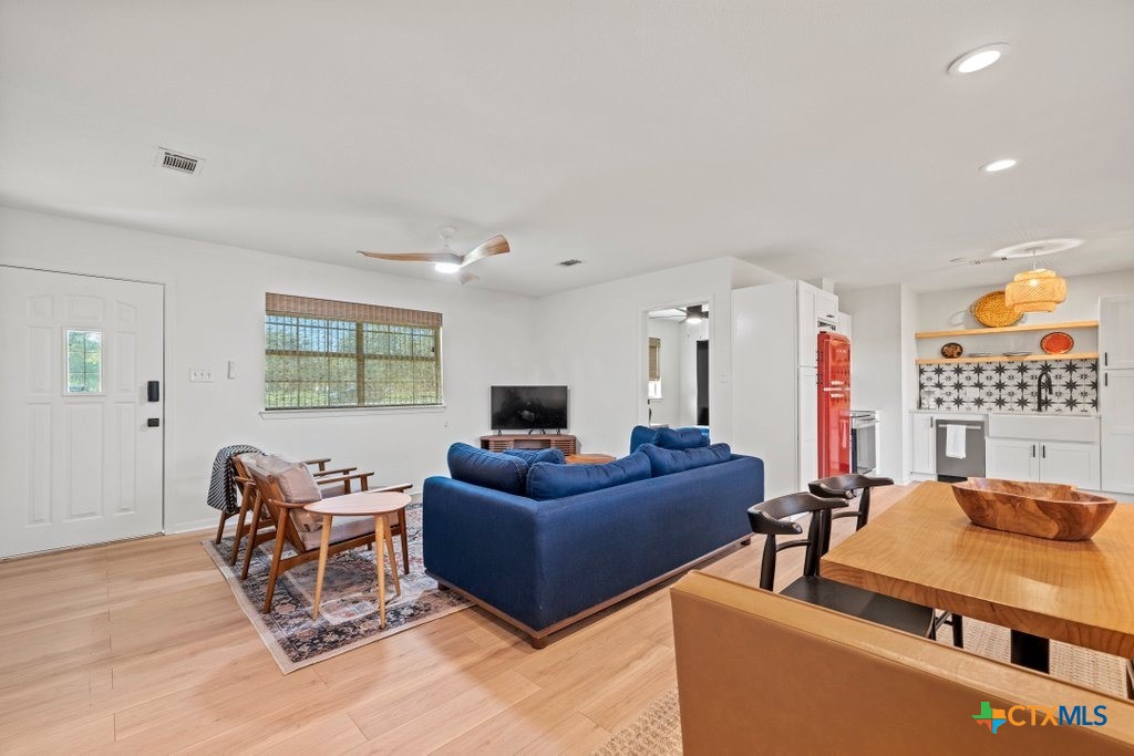 512 W Pecan Drive — photo