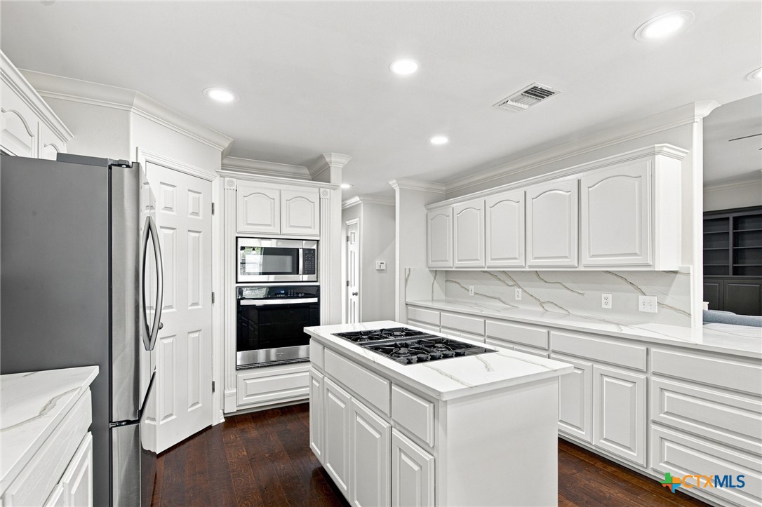 202 Ridge View, Victoria, TX 77904 — photo 2