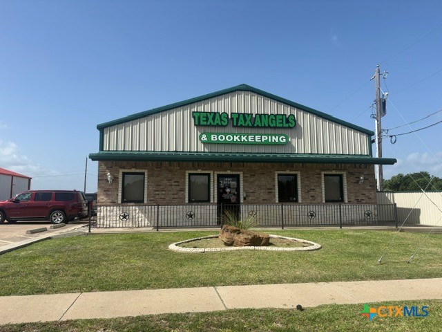 1600 W Stan Schlueter Loop 101 — photo