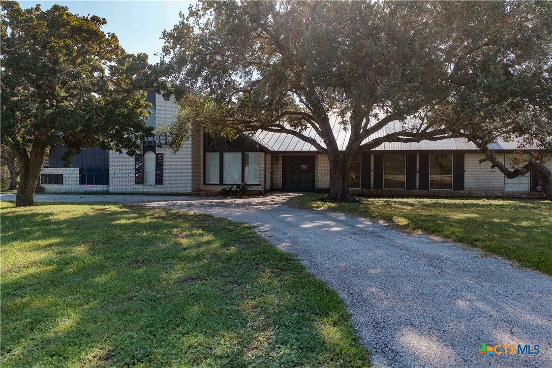 292 FM 136 — photo