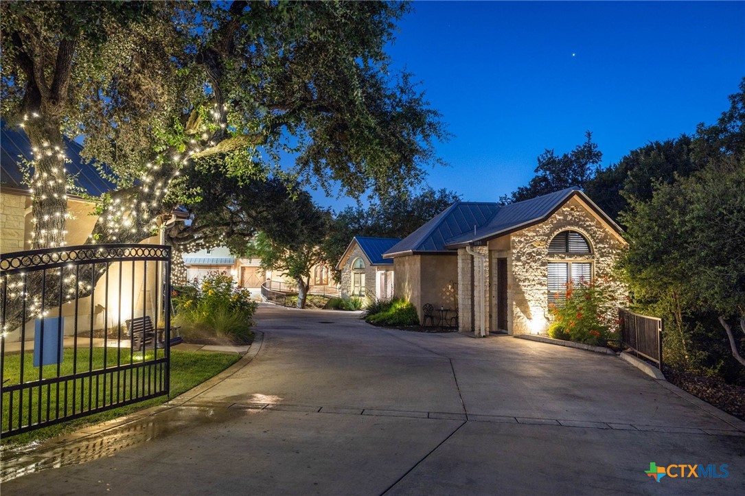 1185 Gruene Road — photo