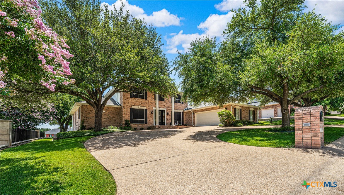 617 Bluebonnet Lane — photo