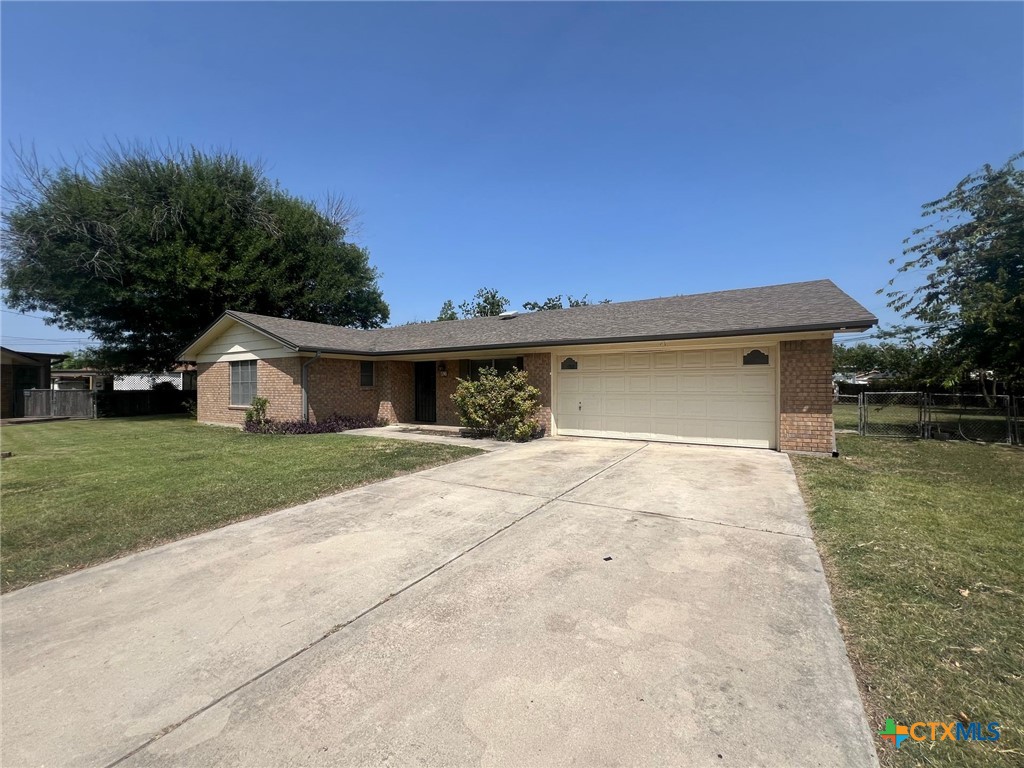 2301 Zinnia Court — photo