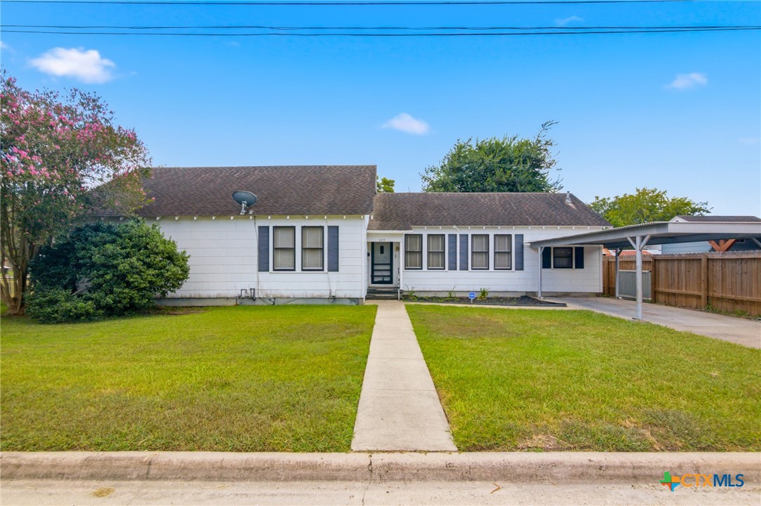 205 E Brazos Street — photo