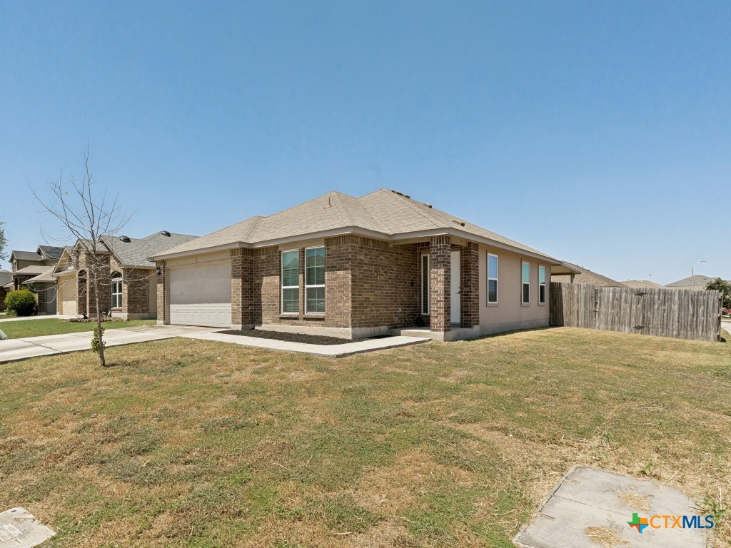 1440 Doncaster Drive — photo
