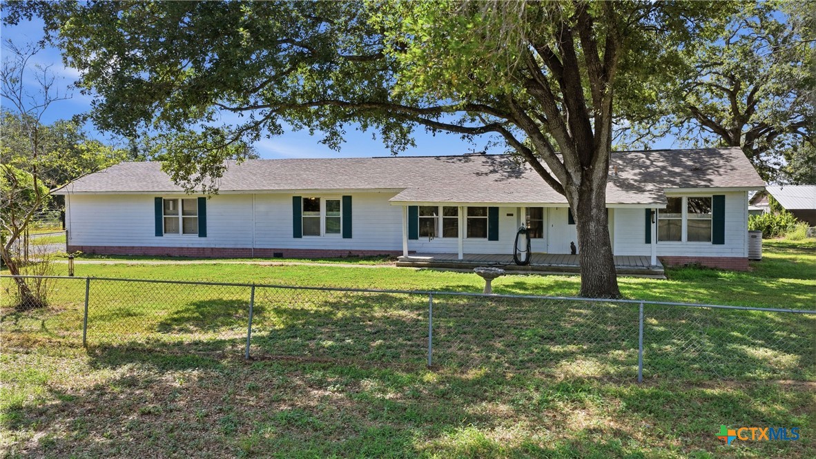 4821 FM 467 — photo