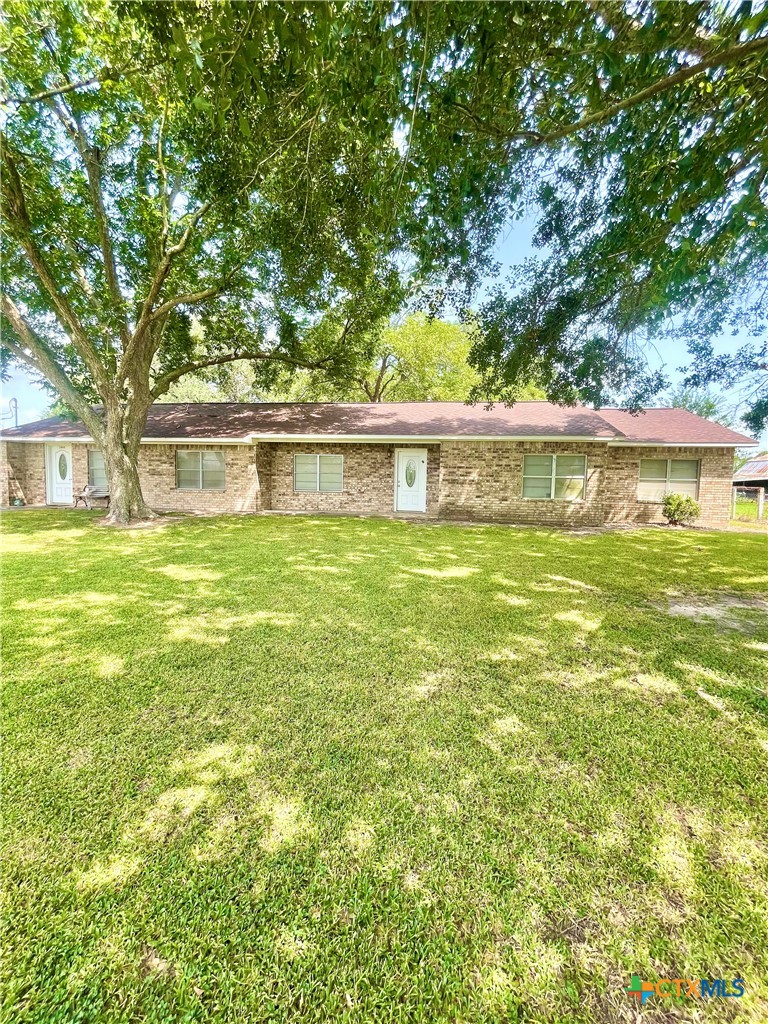 1840 Loop 522, Ganado, TX 77962