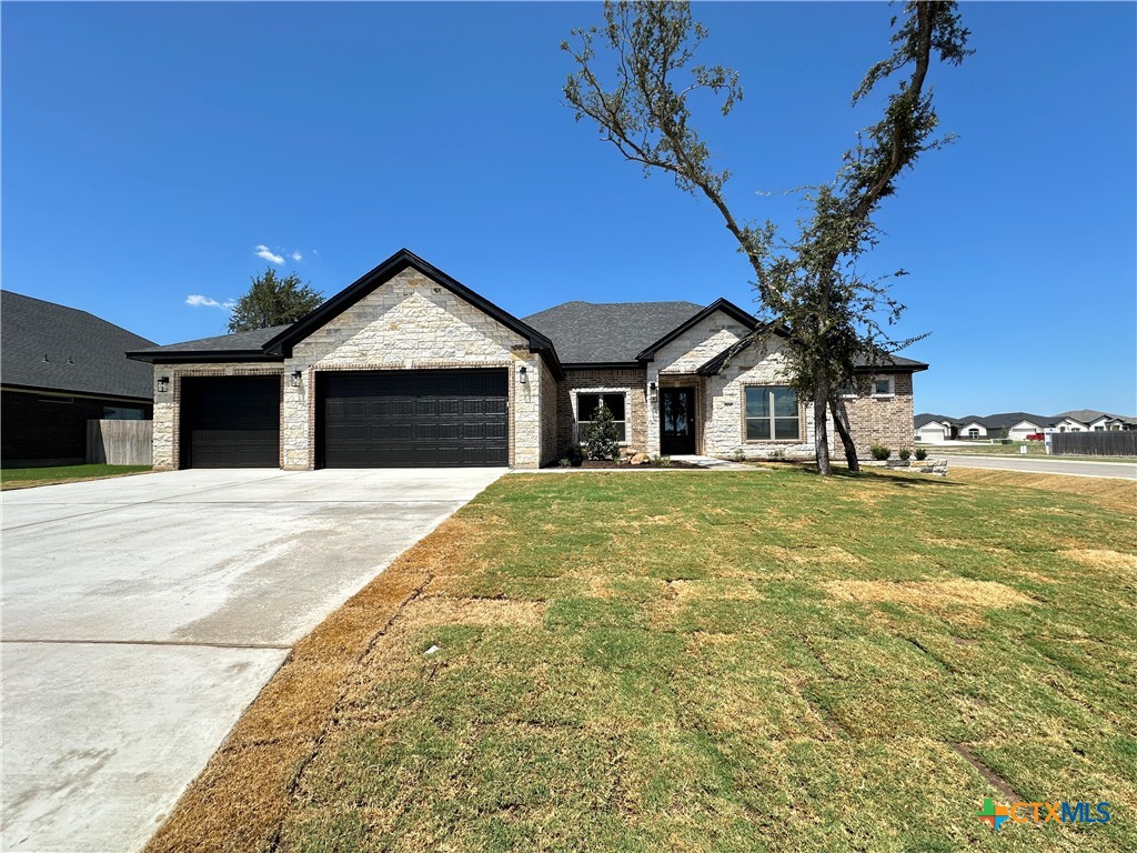 800 Eagle Heights Drive — photo