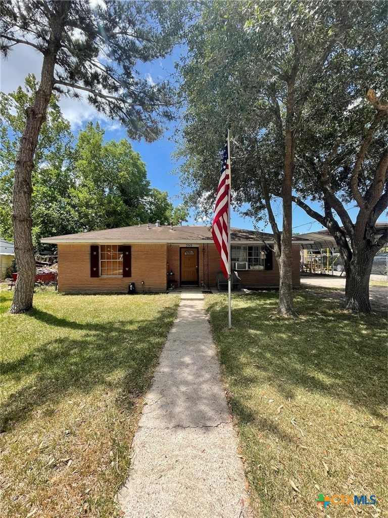 399 Pecan Street — photo