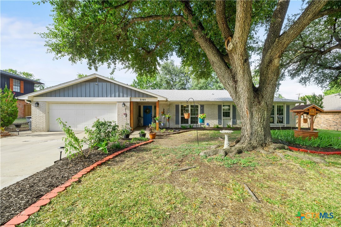 2105 Forest Trail — photo