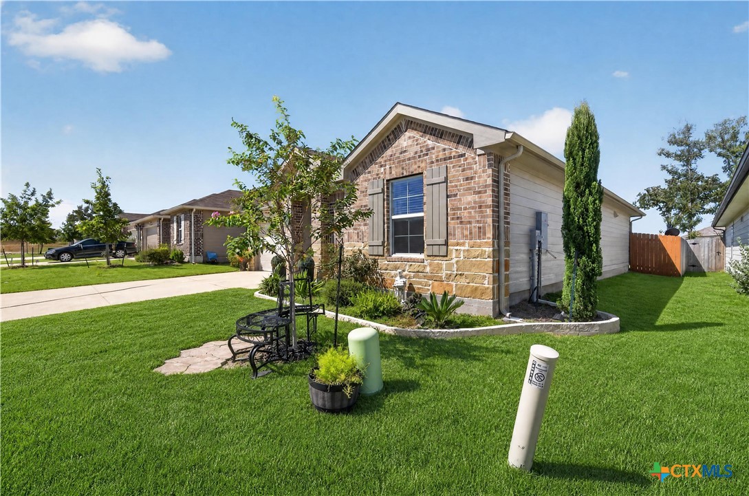 557 Chaco Loop, Seguin, TX 78155 — photo 2