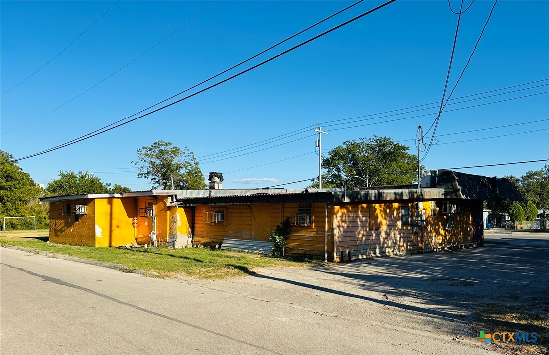 Home in Seguin, TX 78155 — photo 3