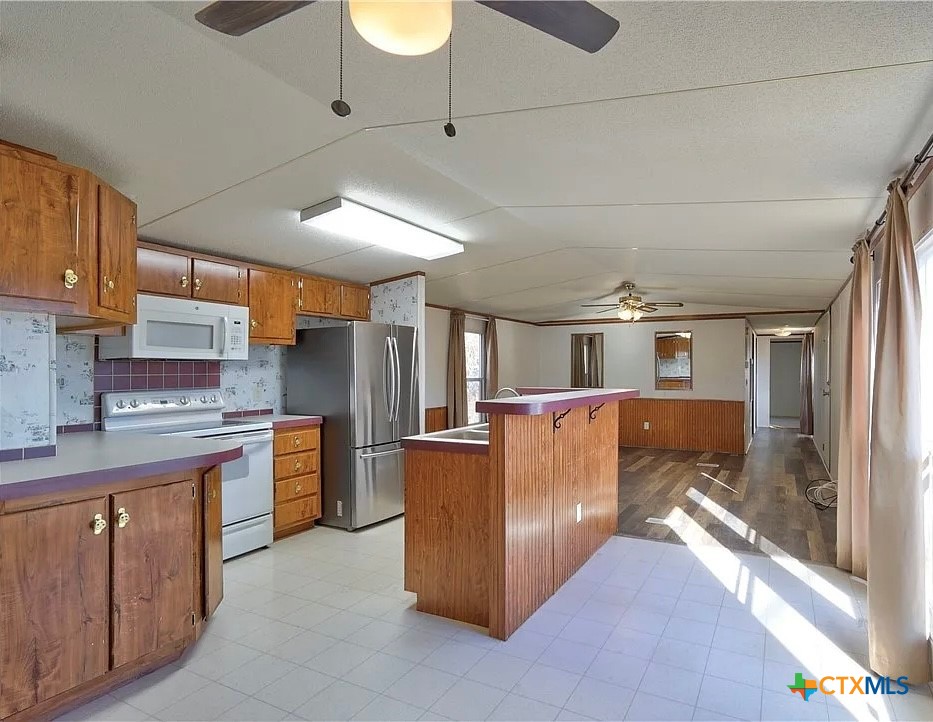 3697 FM 2808 — photo