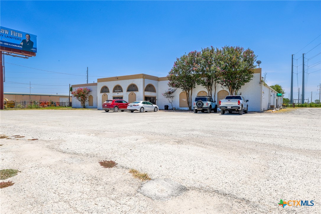 735 E Interstate 10, Seguin, TX 78155 — photo 2