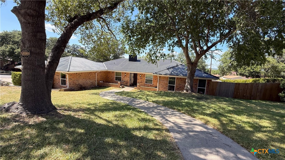826 Cliffside Drive — photo