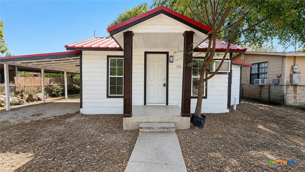 1001 Tony Lee Street — photo