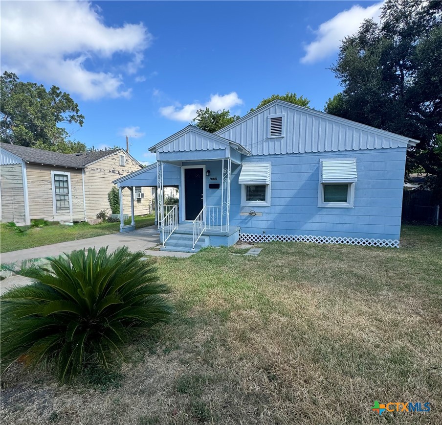 1312 E Mistletoe Avenue — photo