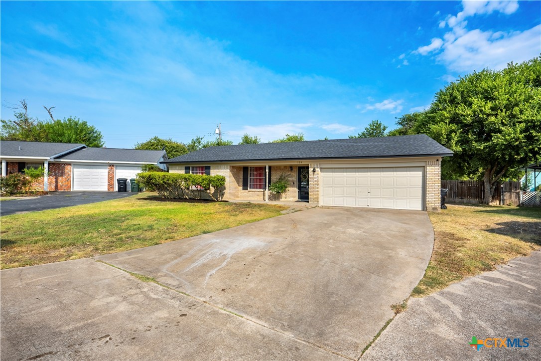 104 Red Oak Circle — photo